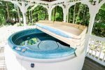 Hot tub shared with 511 A